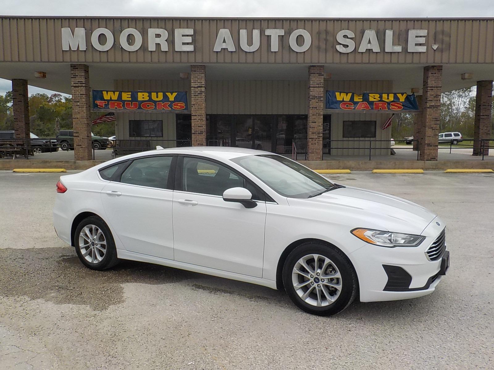 2020 White /Black Ford Fusion SE (3FA6P0HD1LR) with an 1.5L L4 DOHC 16V engine, 6A transmission, located at 1617 W Church Street, Livingston, TX, 77351, (936) 327-3600, 30.710995, -94.951157 - Photo #0